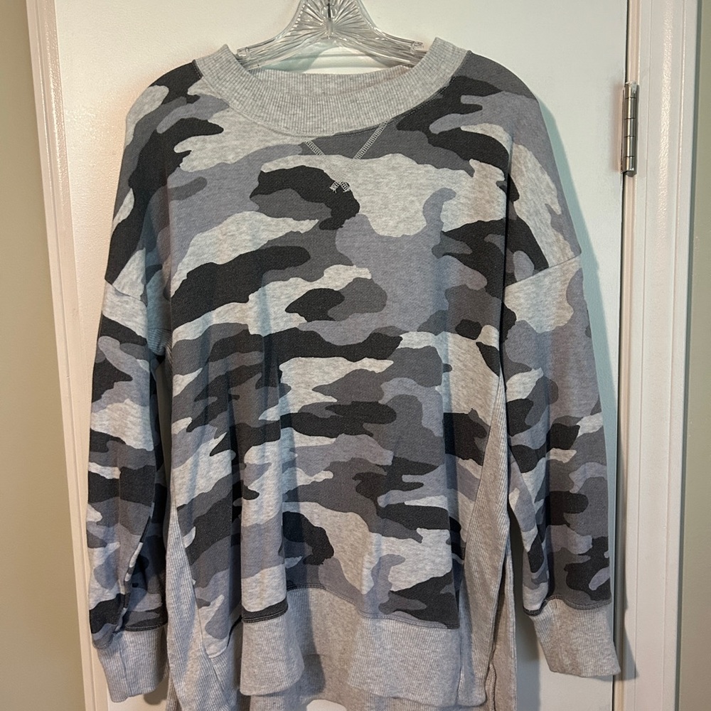 Aerie Gray and Black Crewneck Sweater with Camouflage Design